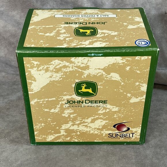 vintage john deere Tractor salt and pepper shakers New In Box - Picture 4 of 6